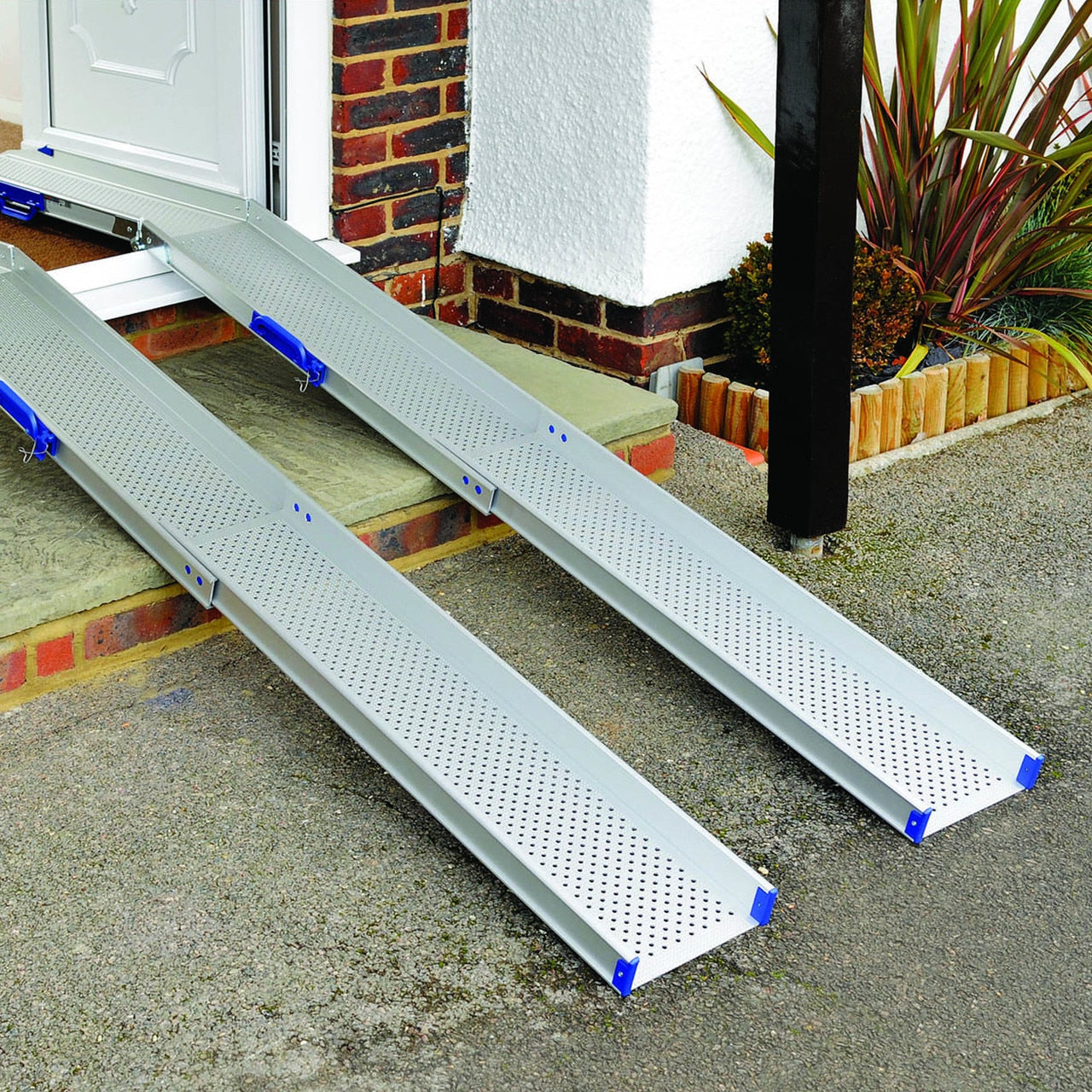 Ultralight Folding Telescopic Combi Ramp – Glebe Healthcare